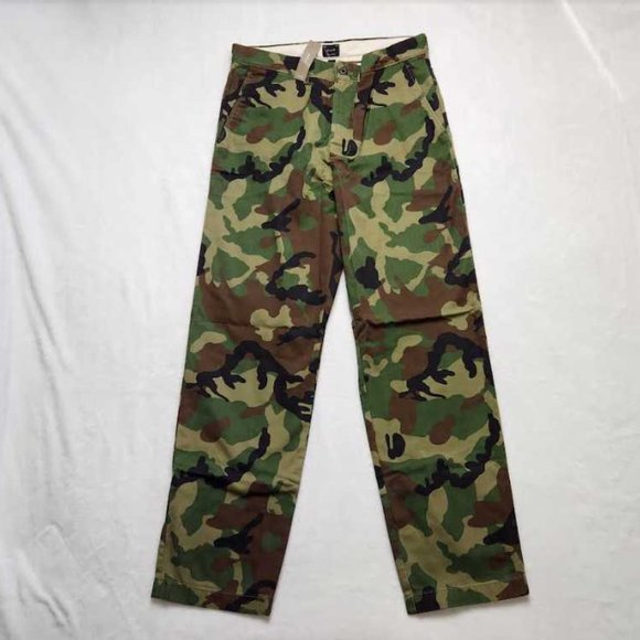 New men's J Crew camo classic relaxed fit chino pants in green brown camouflage
